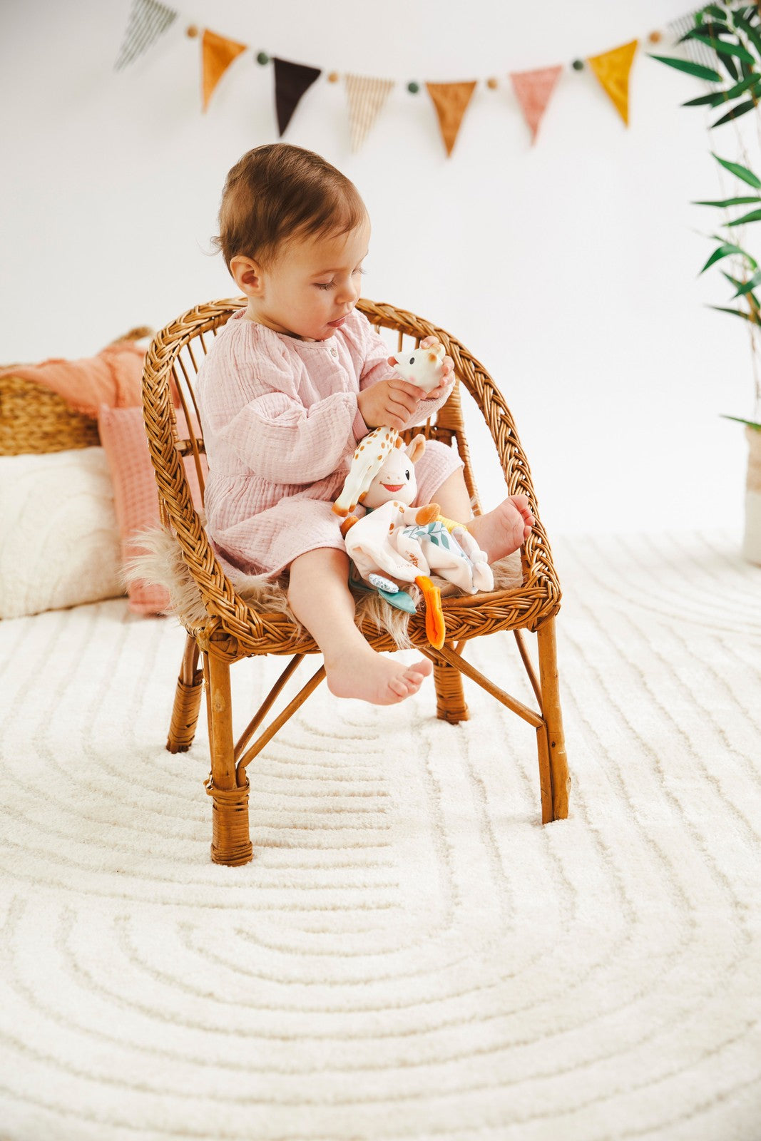 Vulli Sophie la girafe 2er Geburtsset Beißfigur + Schmusetuch m Schnullerband
