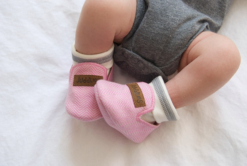 Juddlies weiche Babyschuhe Cottage Sunset Pink in Geschenkbox