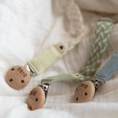 Bibs Baby Paci Braid Schnullerband mit Holzclip für alle Schnuller geeignet