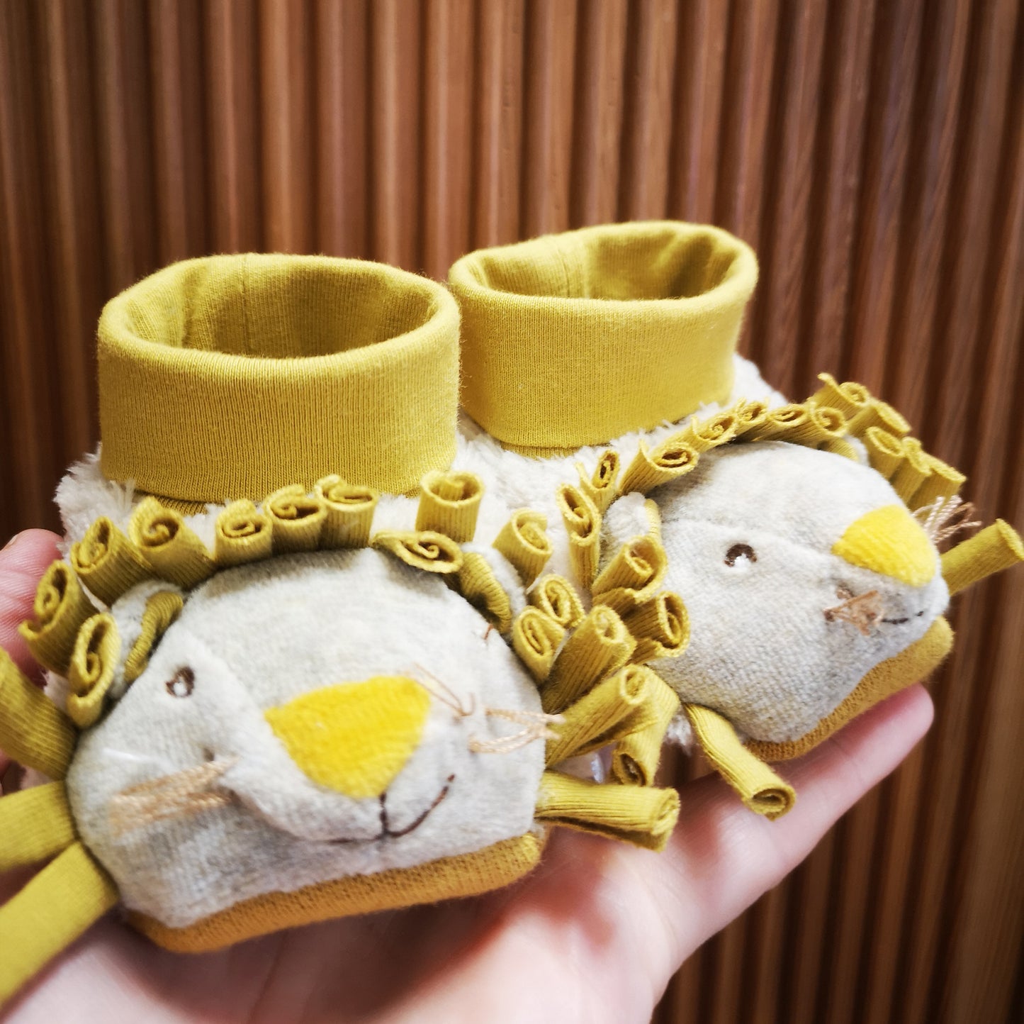 Moulin Roty Baby Kuschelschuhe Baobab Löwe