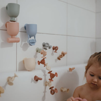 Mushie Kinder Badesielzeug Becherset mit Saugnäpfen 10m+