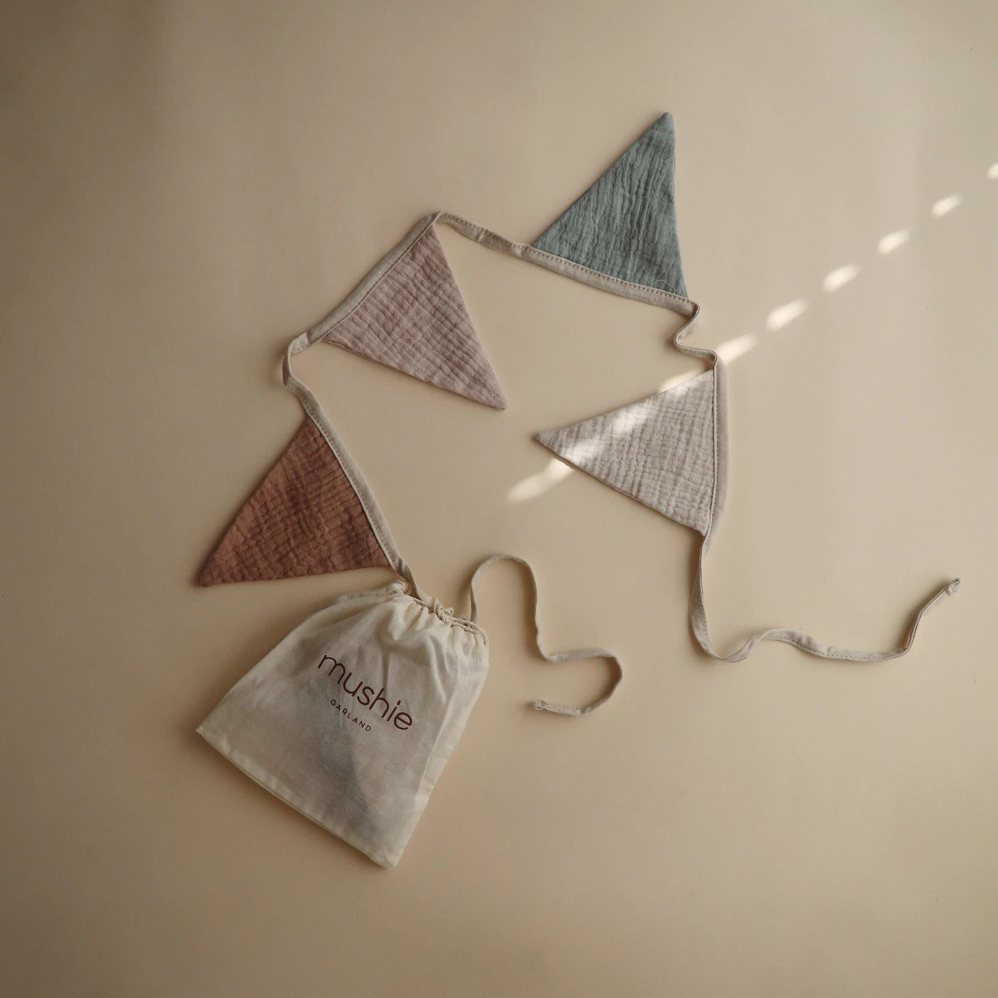 mushie Cloth Garland Musslin Stoff Wimpelkette in Naturtönen 2m